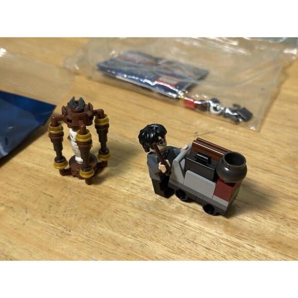 LEGO Harry Potter: Harry's Journey to Hogwarts (30407) - Picture 3 of 5